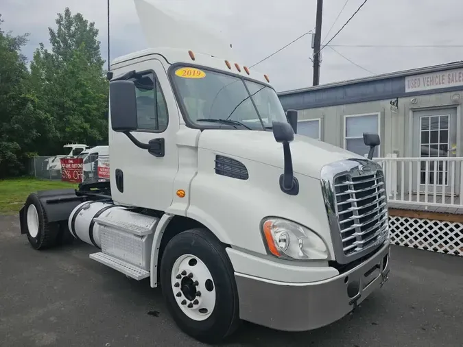 2019 FREIGHTLINER CASCADIA 113