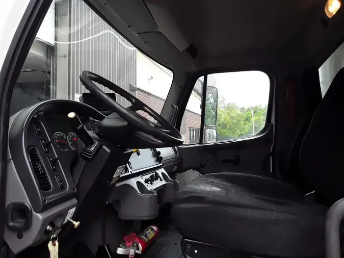 2017 FREIGHTLINER M2 106