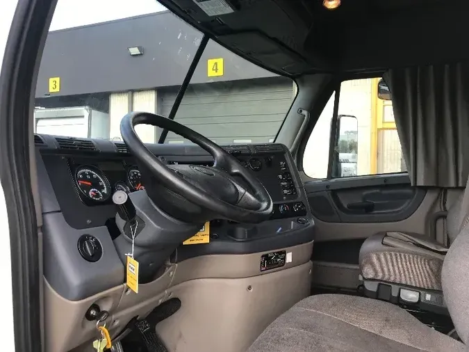 2019 Freightliner X12564ST