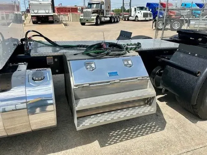 2023 Kenworth W900