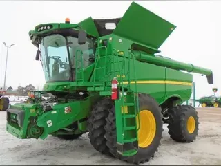 2011 John Deere S690