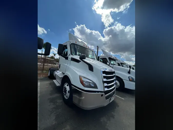2020 FREIGHTLINER NEW CASCADIA 116d9a71ca0ddbbbb2a44f715fe205436c5