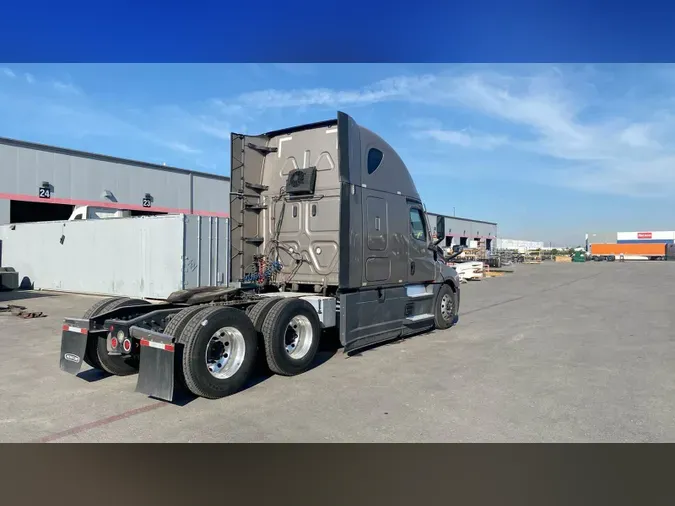 2023 Freightliner Cascadia 126