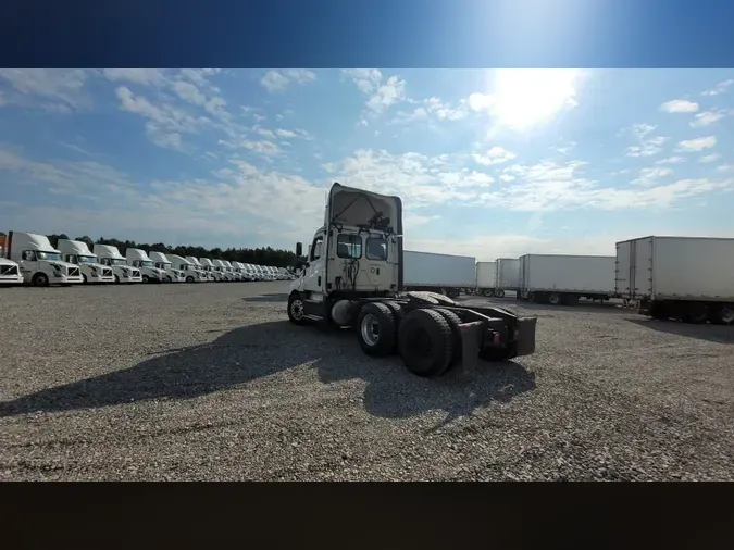 2019 Freightliner Cascadia 126