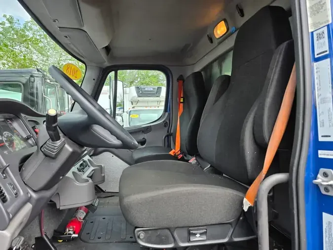 2018 FREIGHTLINER M2 106