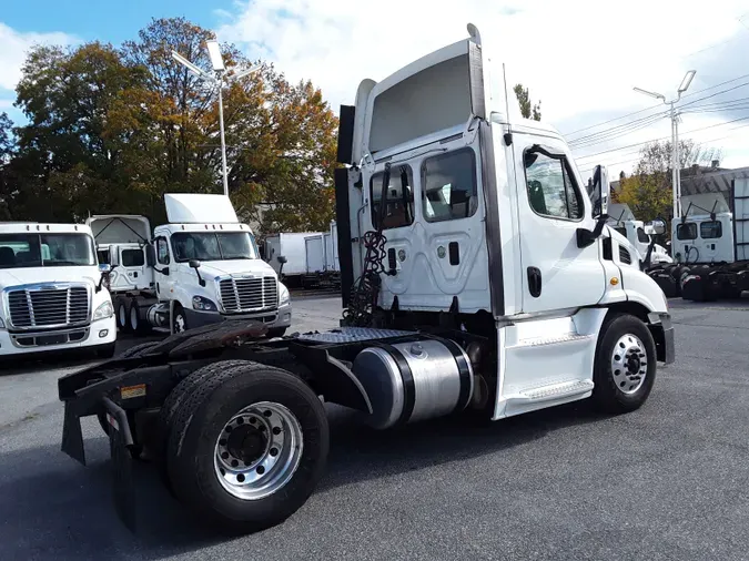 2016 FREIGHTLINER/MERCEDES CASCADIA 113