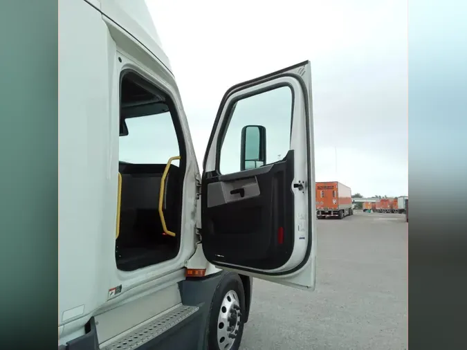 2022 Freightliner Cascadia 126