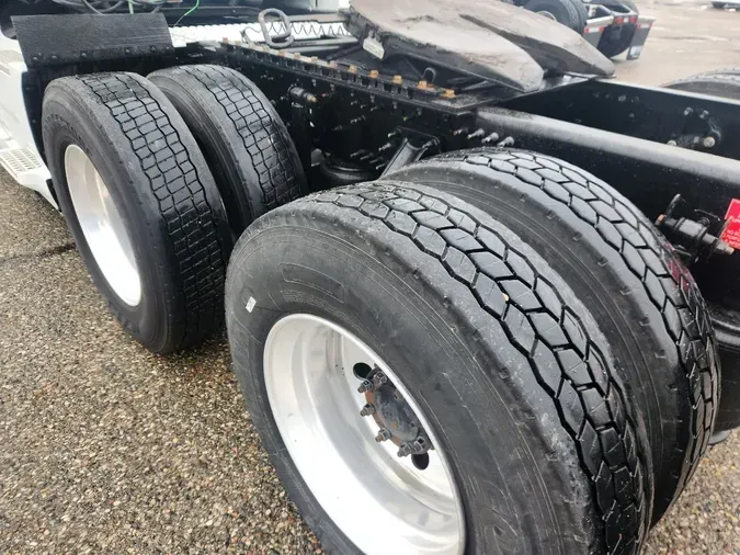 2023 VOLVO VNL64T760