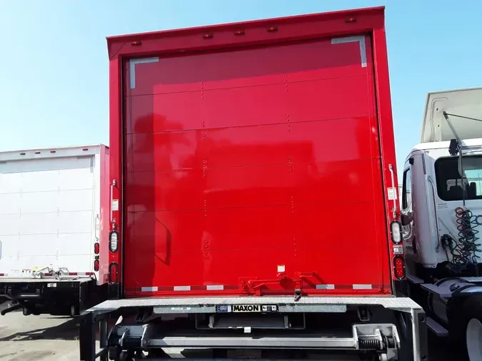 2016 FREIGHTLINER M2 106