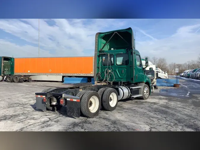 2020 Freightliner Cascadia 126