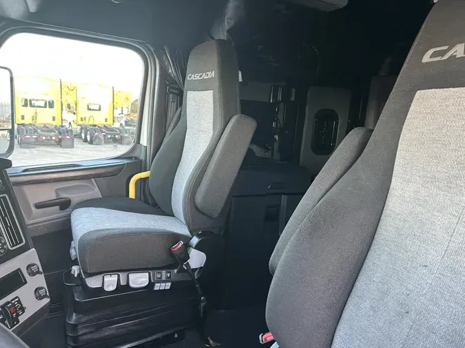 2023 Freightliner Cascadiad9b7ca3d19c2f508a5ca0cfcb95a022a