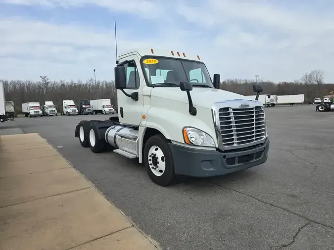 2019 FREIGHTLINER/MERCEDES CASCADIA 125