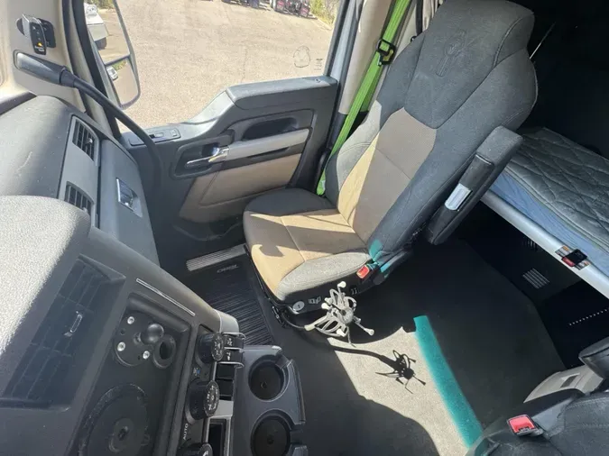 2023 Kenworth T680