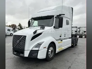 2021 VOLVO VNL64T740