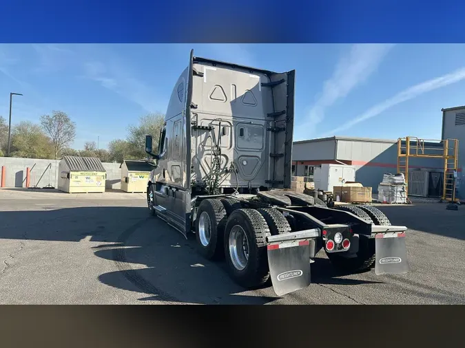 2023 Freightliner Cascadia