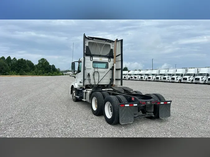 2016 Volvo VNL300