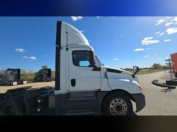 2020 Freightliner Cascadia 126