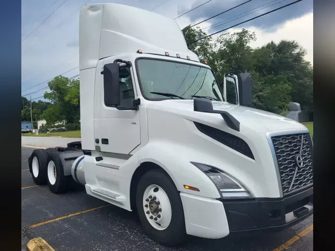 2019 VOLVO VNL64TRACTOR