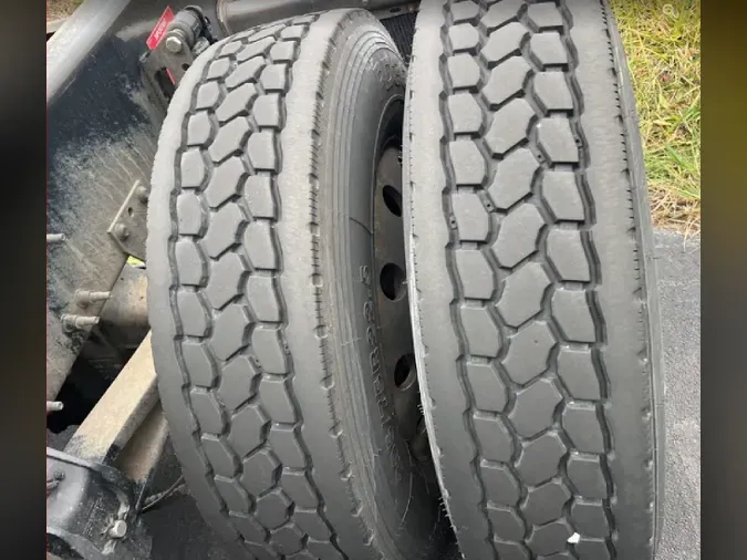 2023 VOLVO VNL64T860