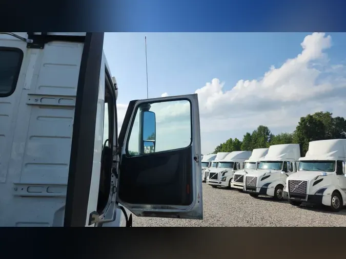 2019 Volvo VNL300