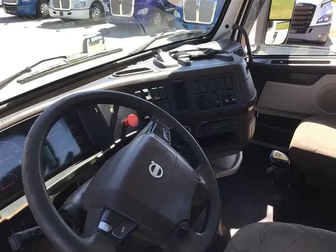 2014 VOLVO VNL300