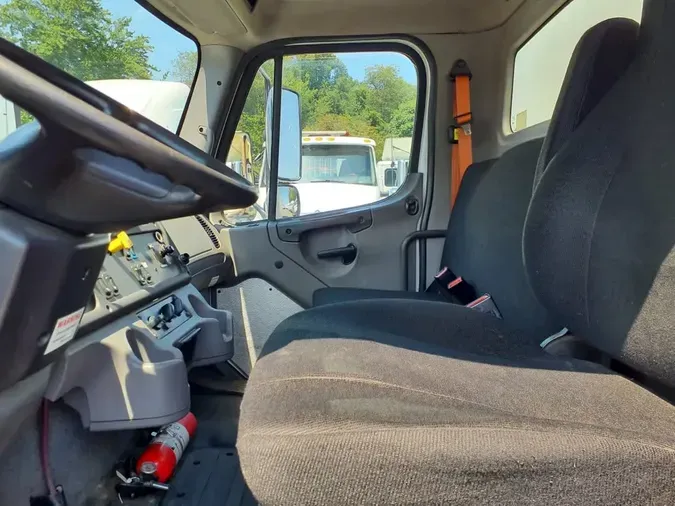 2018 FREIGHTLINER M2 106