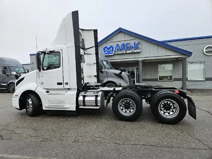 2020 VOLVO VNL64T300