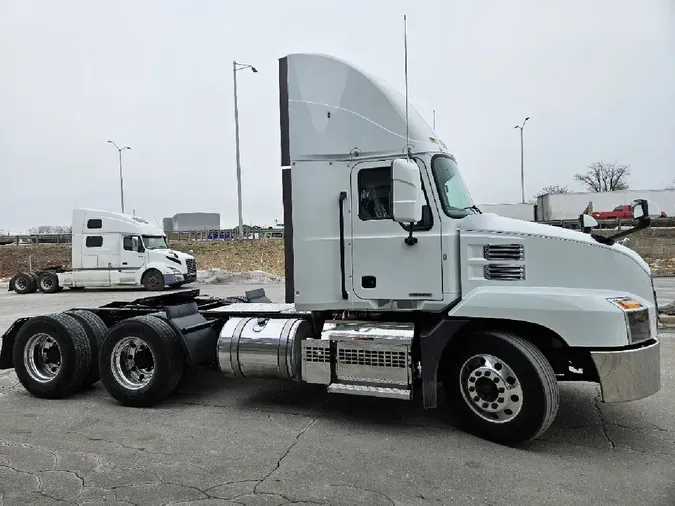2022 MACK AN64T
