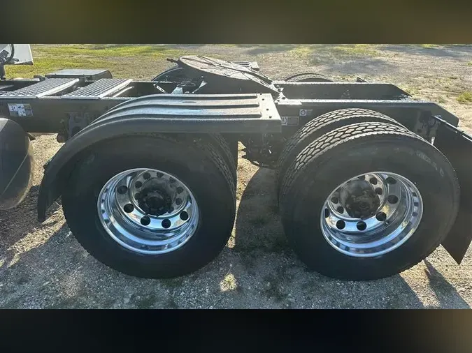 2022 KENWORTH T880