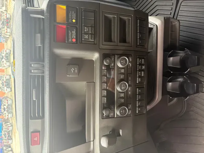 2026 VOLVO TRUCK VNL64TV04