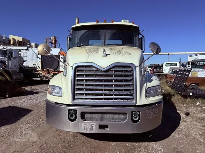 2015 MACK PINNACLE CXU613d9e2608bb2112ece08bea2d47660a723