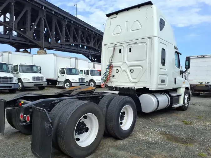 2018 FREIGHTLINER/MERCEDES CASCADIA 125