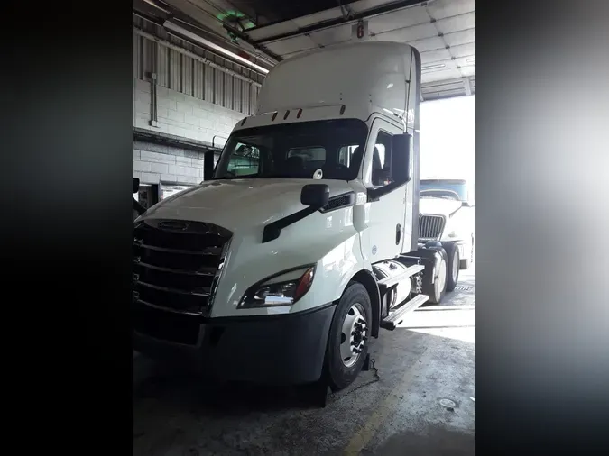 2019 FREIGHTLINER NEW CASCADIA 116d9ea81e6ec400818409d4e1f737a65c5