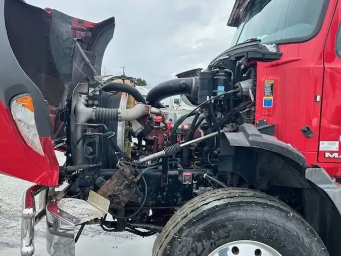 2017 MACK TRUCKS, INC. GU803