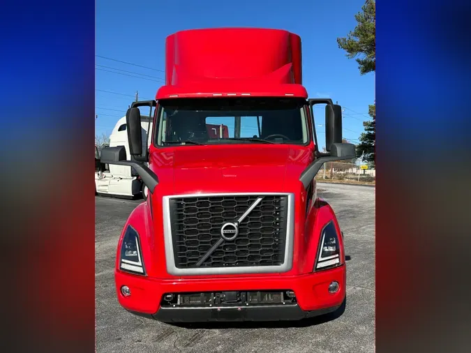 2020 VOLVO VNR64T300