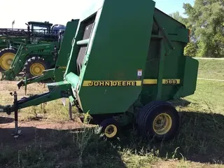 2000 John Deere 566