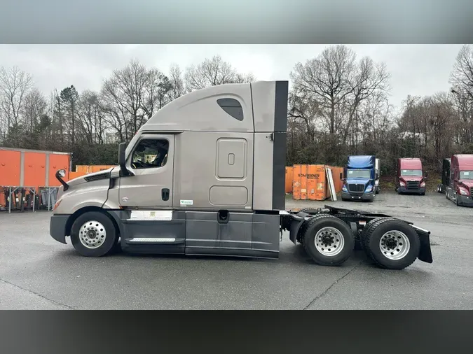 2022 Freightliner Cascadia 126