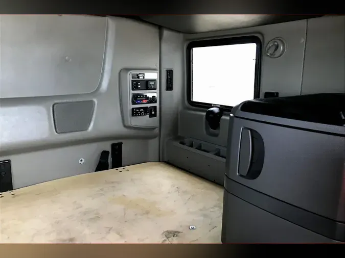 2022 INT LT625 6x4