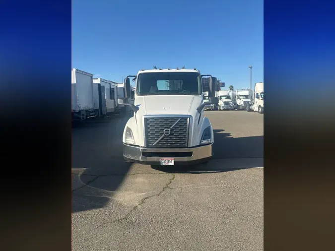 2019 VOLVO VNL64T-300