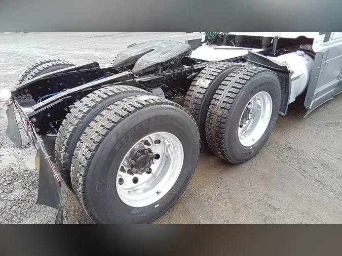 2021 Freightliner Cascadia 126