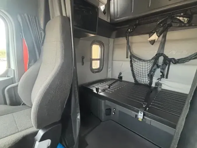 2021 Freightliner New Cascadia 126
