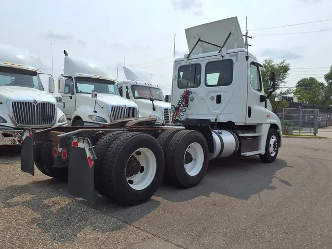 2016 FREIGHTLINER/MERCEDES CASCADIA 125