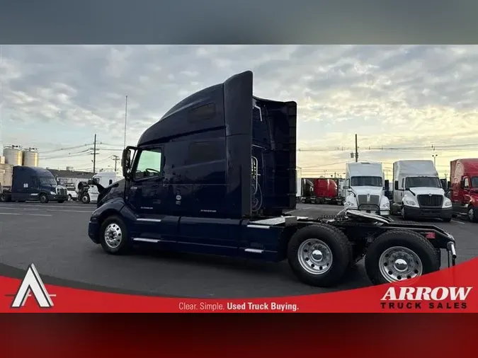 2022 VOLVO VNL760