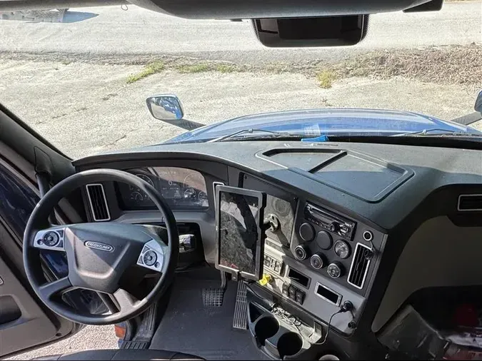 2020 FREIGHTLINER CA126da0b2843d02319b8c0a6e064f619bd2c