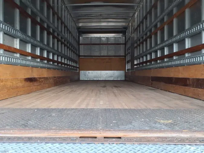 2018 FREIGHTLINER M2 106