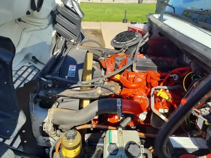 2019 FREIGHTLINER/MERCEDES M2 106