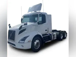 2021 Volvo VNL64T300