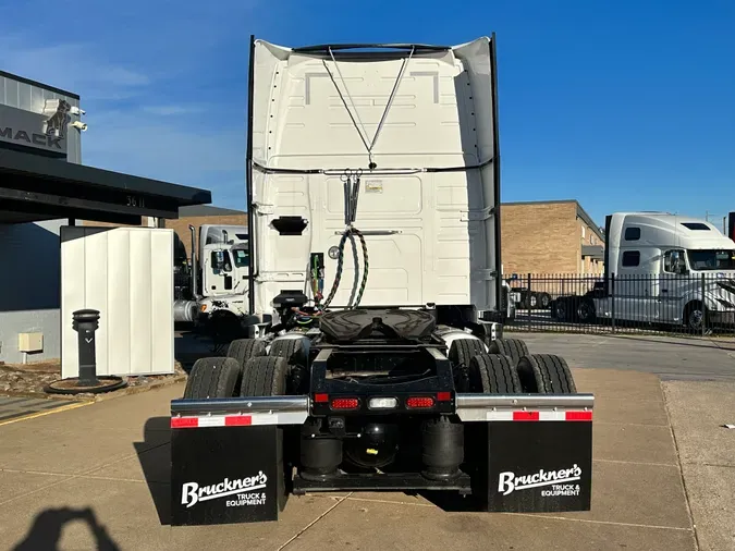 2024 VOLVO VNL64T860