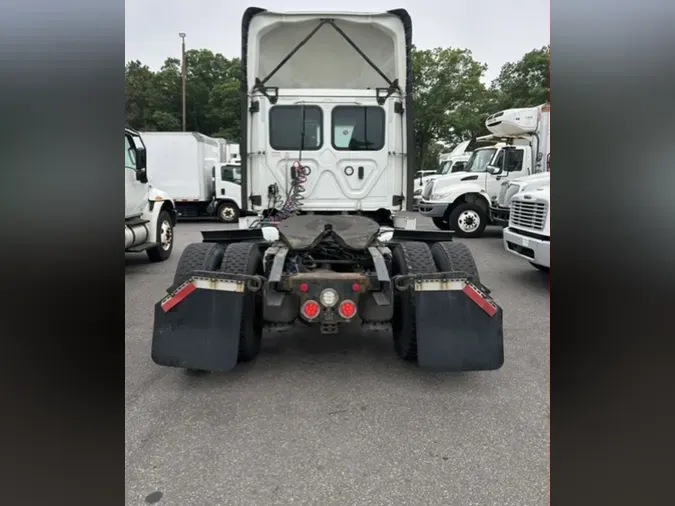 2022 FREIGHTLINER/MERCEDES CASCADIA PX11642ST