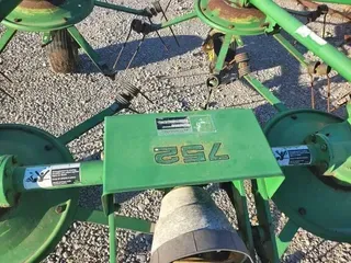 2000 John Deere 752